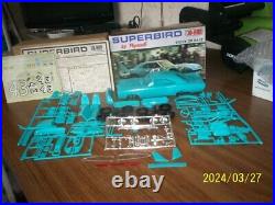 Jo-Han'69 Plymouth Road Runner, Superbird,'64 Dodge SS'64 Petty 4 Display Case