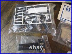 OPEN BOX Vintage BANDAI CHAPARRAL 2E 1/24 Scale Model Car Kit 6301-350 Started